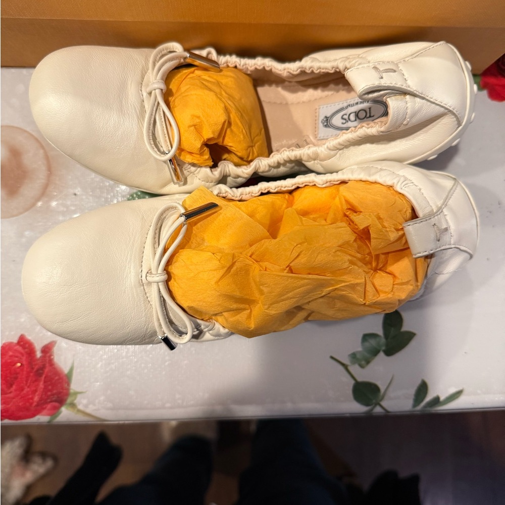 Tod's Cream Leather Loafers